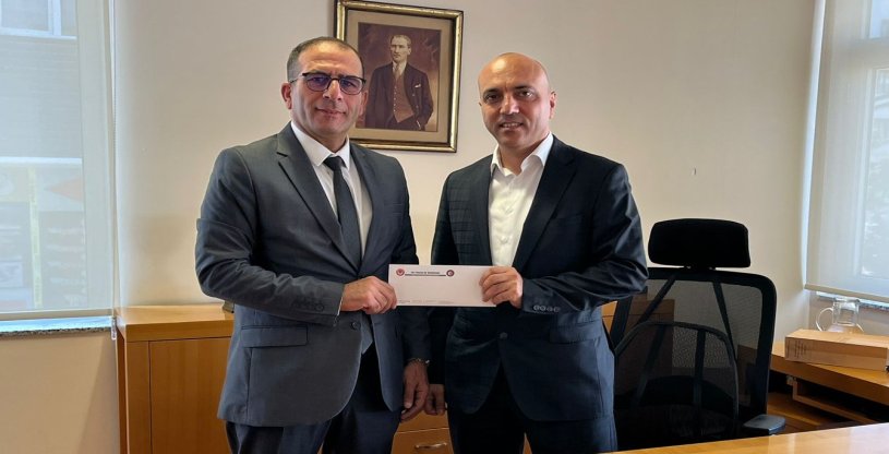 KOP, ÜYEMİZİN LGS'DE DERECEYE GİREN EVLADININ ÖDÜLÜNÜ TAKDİM ETTİ